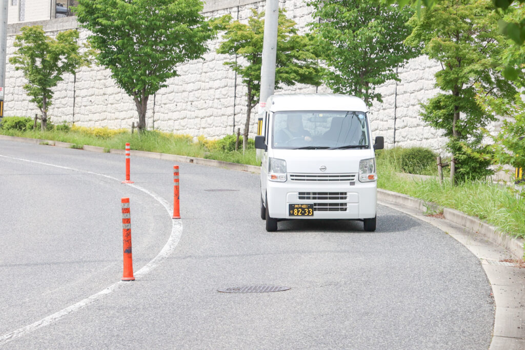 配送中の車の写真